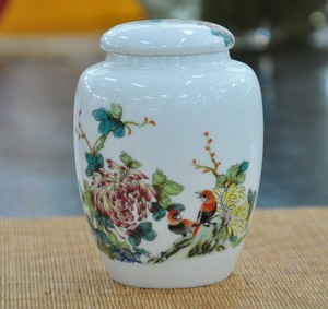 白泥素雅，瓷韻悠長 景德鎮(zhèn)陶瓷罐的藝術(shù)與匠心